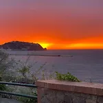 Dell'ospite Ischia